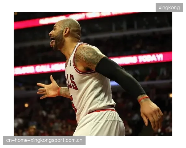 NBA总裁晒姚明布泽尔合照！昔日赛场死敌在中国相遇，喜笑颜开